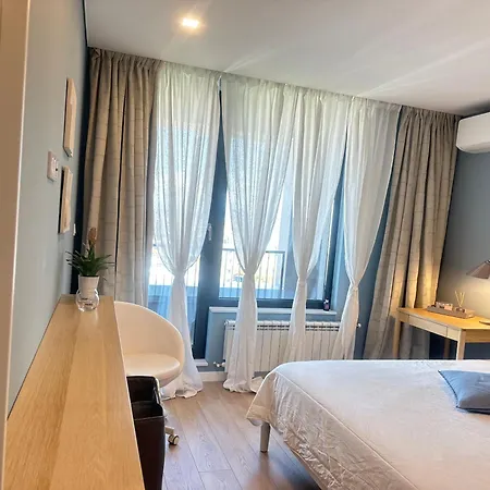 Modern Business In Sifia, Mona Building 索菲亞
